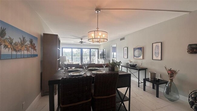 Building Photo - 1401 N Riverside Dr