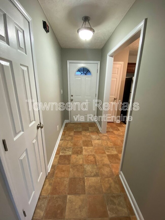 Building Photo - 3013 Rosemeade Dr