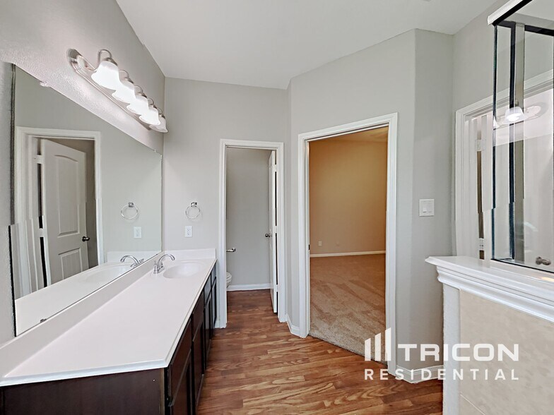 Building Photo - 21566 Alexa Forest Dr