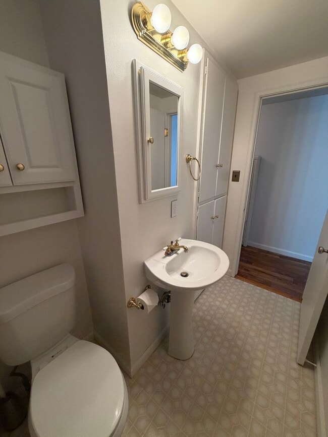 Building Photo - Welcome to this stunning 3 bedroom 2 bathroom home located in Fremont