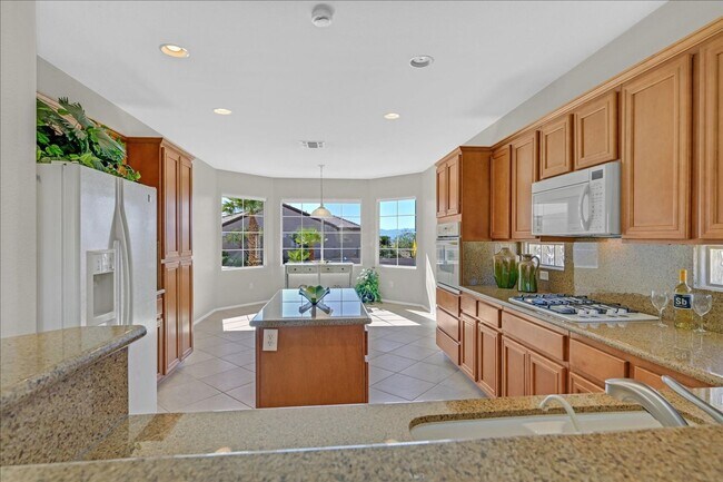 Building Photo - Golf Course Views in Sun City Anthem!  Age...