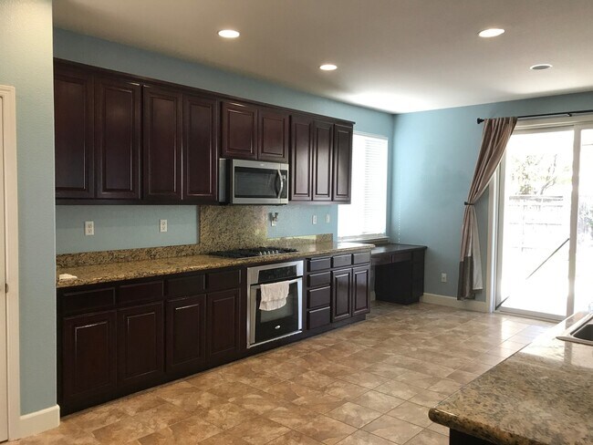 Building Photo - Beautiful Plumas Lake Home