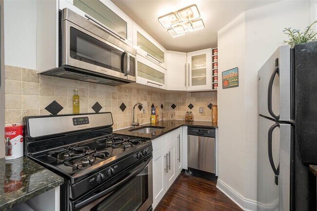 Building Photo - 372 Communipaw Ave
