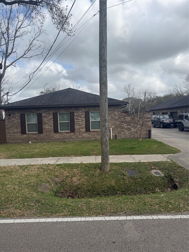 Building Photo - 314 N Ormsby St