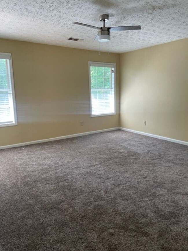 Building Photo - 2110 Lown Farm Ln
