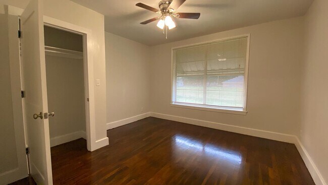 Building Photo - Farmhouse