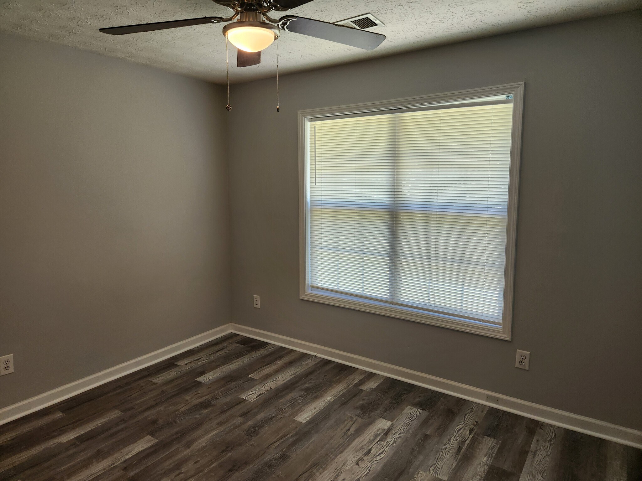 Building Photo - 482 Grove Hill Dr