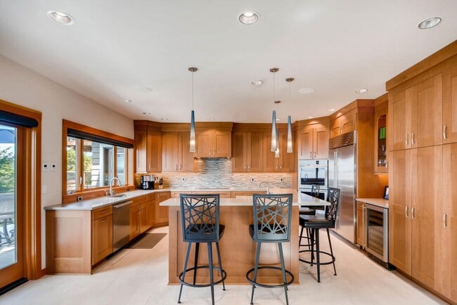 Building Photo - Blue Ridge Waterfront Home