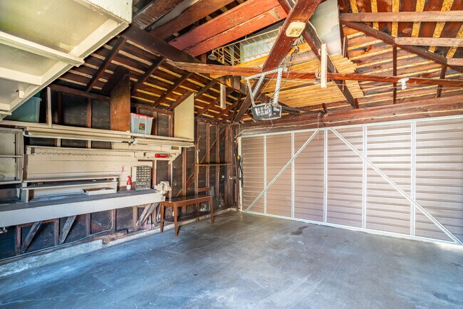 Original Garage - 2935 Westwood Blvd