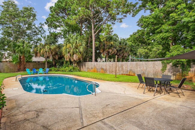 Building Photo - 3908 Tiger Point Blvd