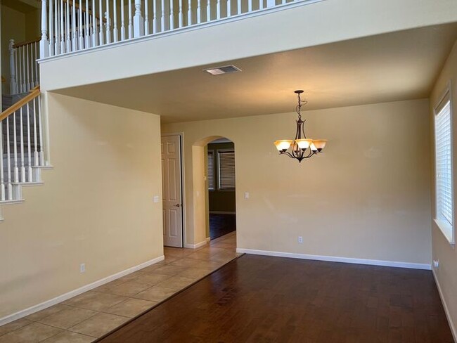 Building Photo - Beautiful East Modesto 4 Bedroom 3.5 Bath ...