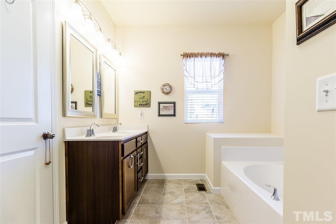 Building Photo - 922 Saratoga Dr