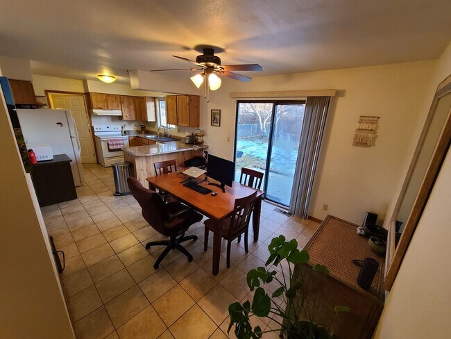 Building Photo - Garland (2705 &amp; 2707)