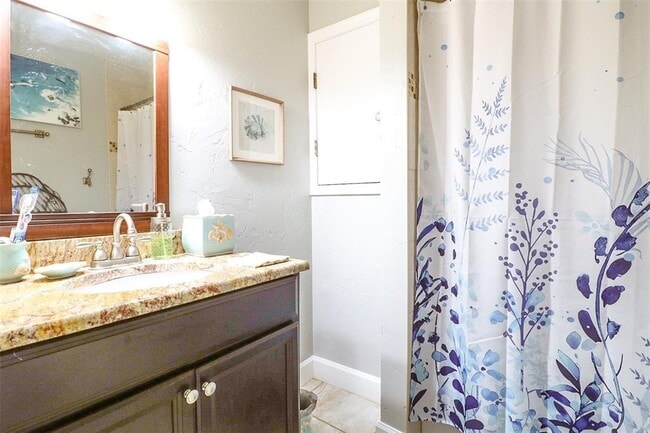 Building Photo - 1523 NW 39th Ter