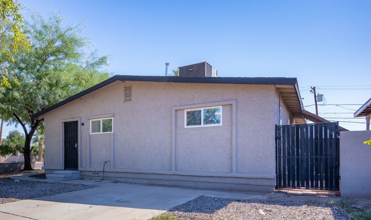 Building Photo - 819 N Arbor Ave