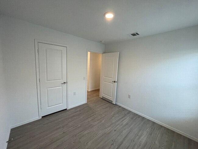Building Photo - Beautiful 4 bedroom, 2 bathroom Home in Vida near Texas A&M San Antonio!