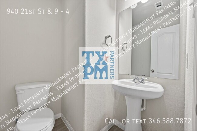 Building Photo - 940 21st St