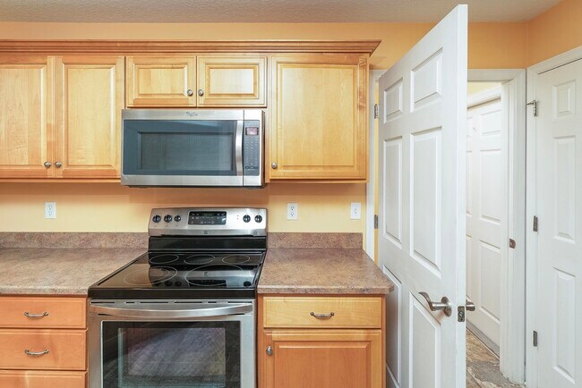 Building Photo - 4040 Red Pine Ln