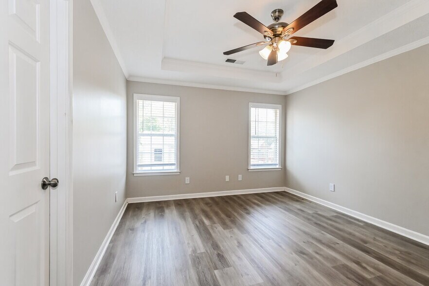 Building Photo - 1337 Pendulum Dr N