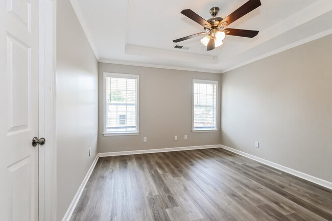 Building Photo - 1337 Pendulum Dr N
