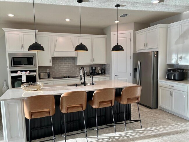 Building Photo - 5353 Royal Point Ave