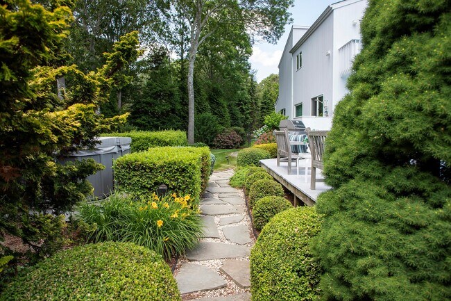 Building Photo - 5 Cedarfield Ln