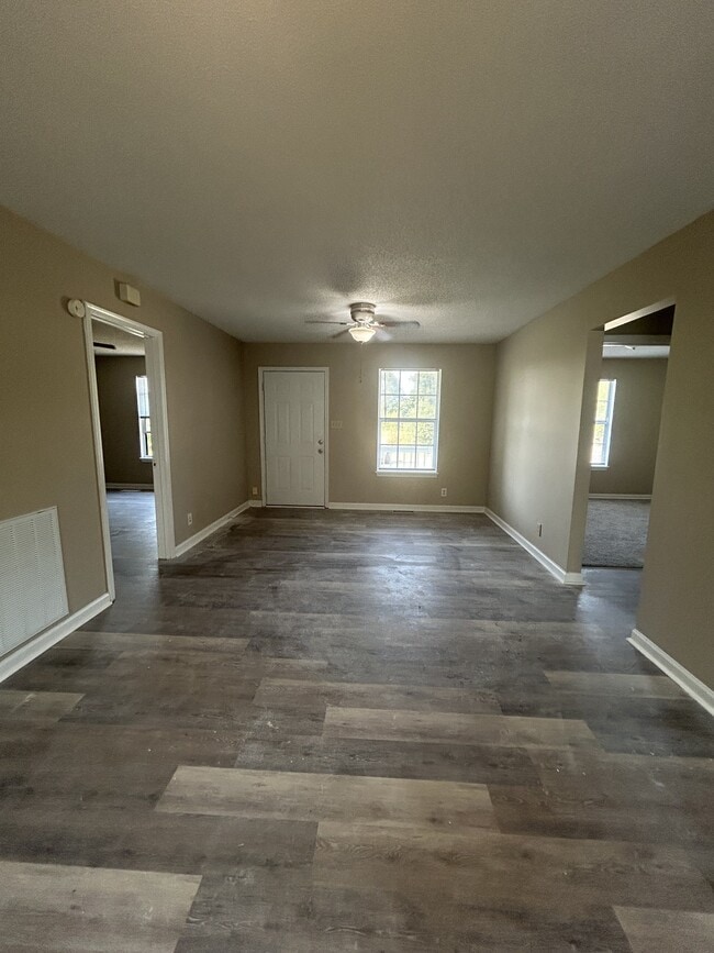 Building Photo - 2070 Carneal Ln