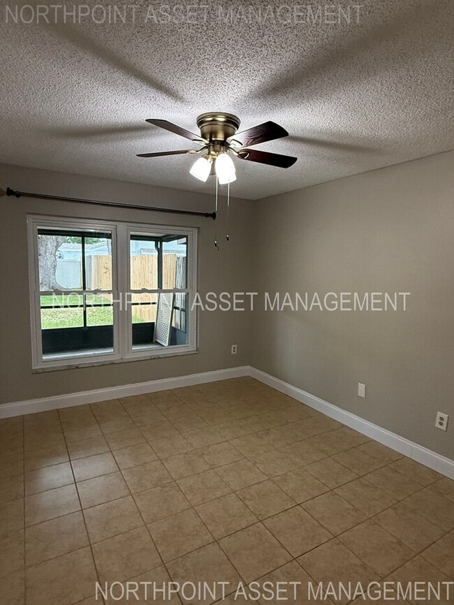 Building Photo - Stylish 2-Bed, 2-Bath Villa in the Heart o...