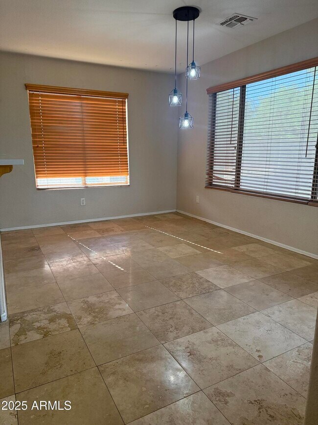 Building Photo - 1266 W Kingbird Dr