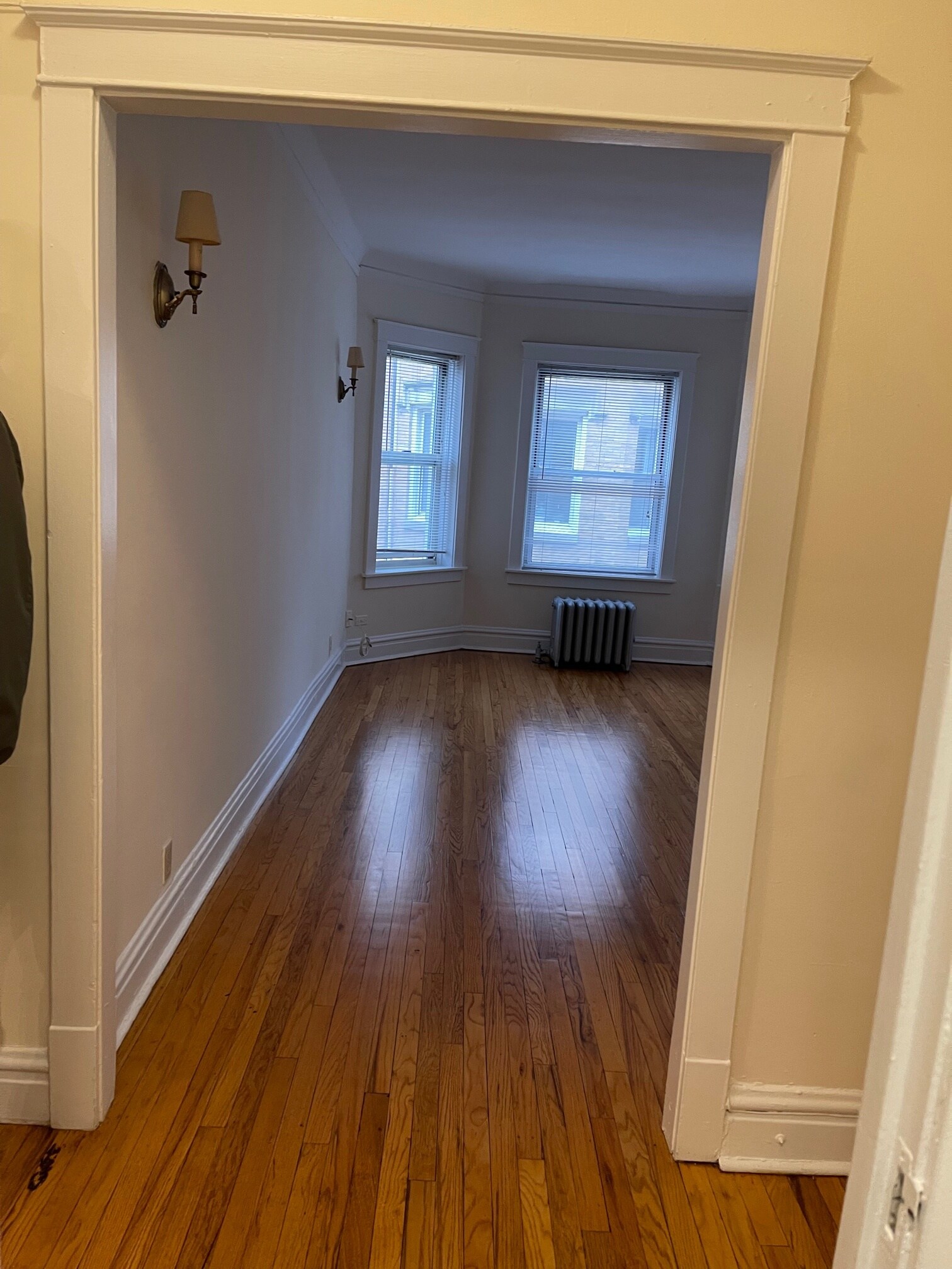 Building Photo - 6962 N Sheridan Rd