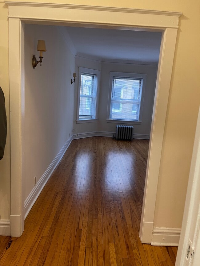 Building Photo - 6962 N Sheridan Rd