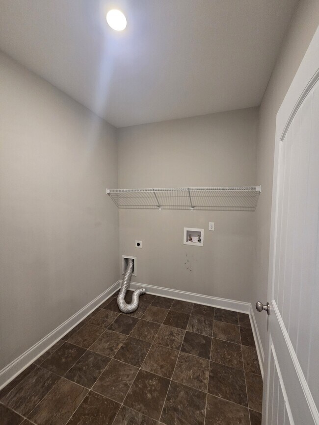Building Photo - 2105 Thornbury Cove