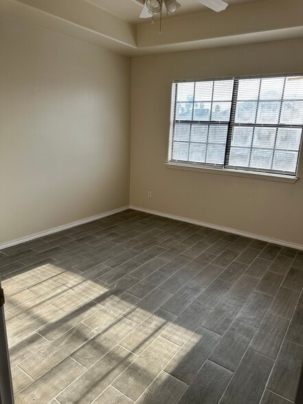 Building Photo - 2714 Melanie Dr