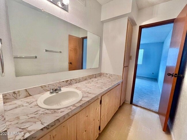 Building Photo - 7625 E Camelback Rd