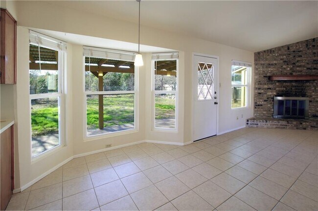 Building Photo - 507 Riverwood Dr