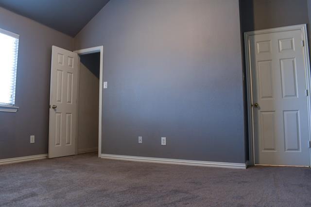 Building Photo - 409 Royal Crest Dr