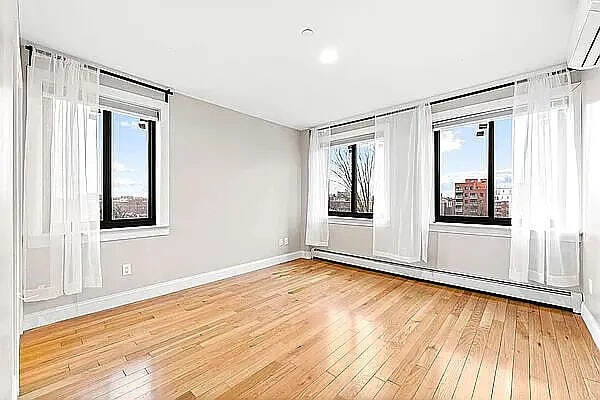 Building Photo - U7b