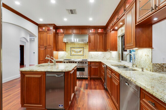 Building Photo - 67 Pacer Cir