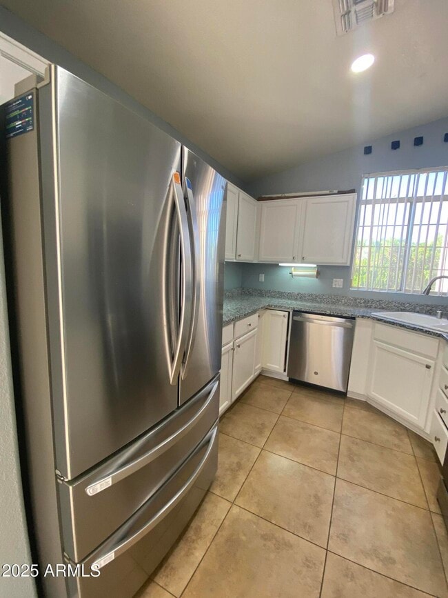 Building Photo - 18231 N Coyote Lakes Pkwy