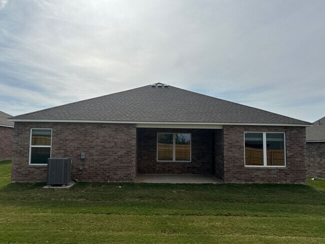 Building Photo - Now Pre-Leasing! Your Next 4-Bedroom, 2-Bath Home in Broken Arrow Awaits!