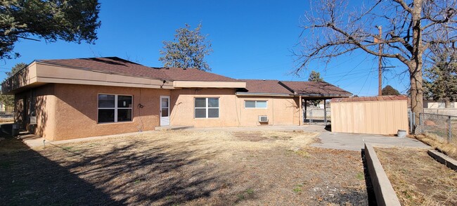 Building Photo - LARGE HOME IN CONVIENT LOCATION