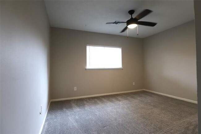 Building Photo - 21631 Live Oaks Spring Dr