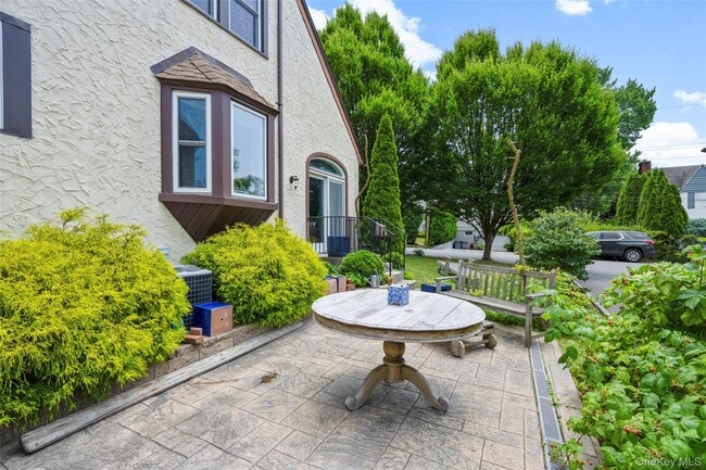 Building Photo - 46 Kane Ave