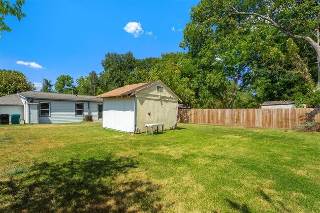 Building Photo - 510 Jerry St