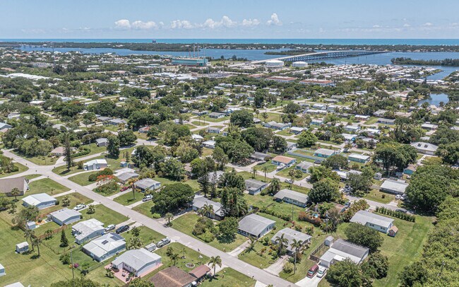 Building Photo - 1450 5th Ave