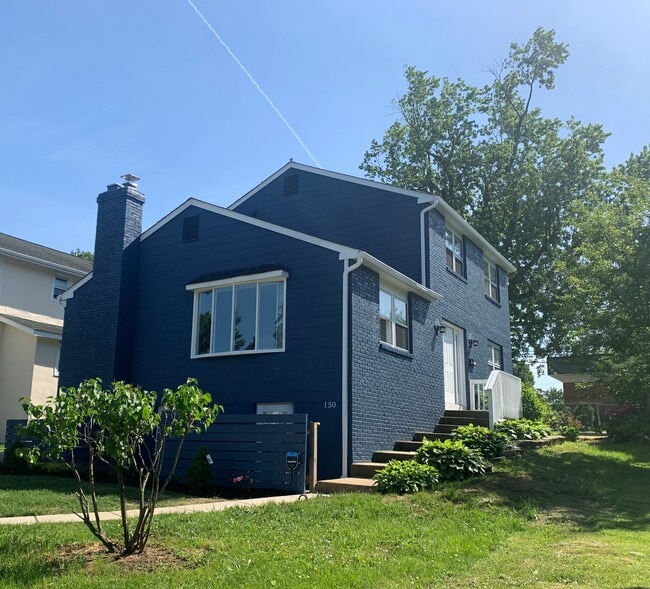 Building Photo - 150 S Lecato Ave