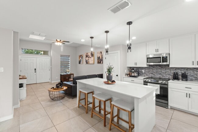 Building Photo - 5418 Travesia Ct