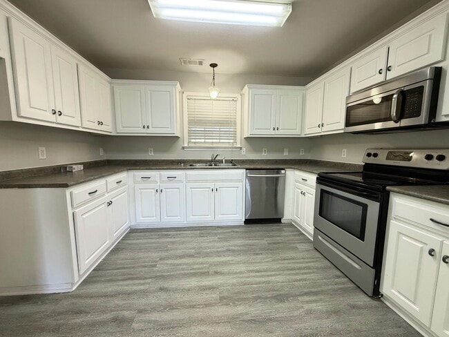 Building Photo - 1003 Moss Creek Cir