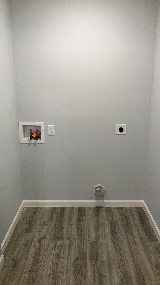 Building Photo - 2025 Culver Ave