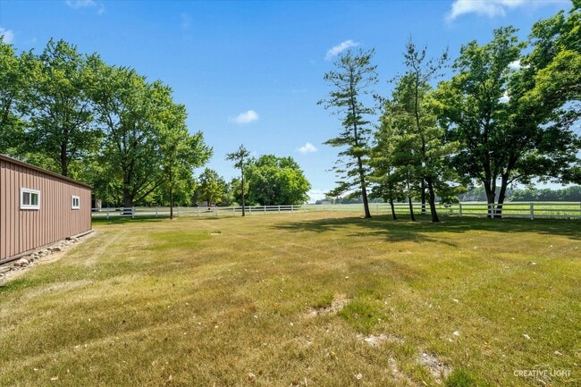 Building Photo - 2S920 Hickory Ln